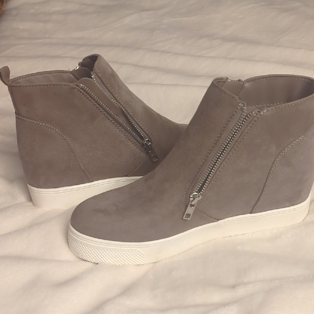 Time and Tru Women's Taupe Wedge Sneakers